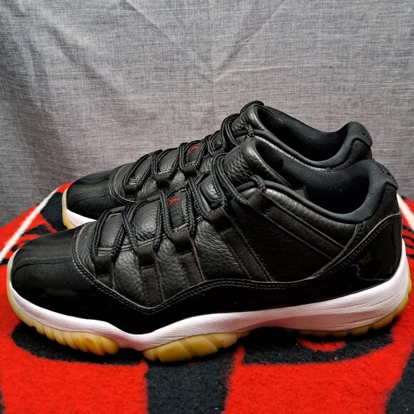 Size 10 Nike Air Jordan 11 Retro Low Black av2187-001 Men - Picture 1 of 15